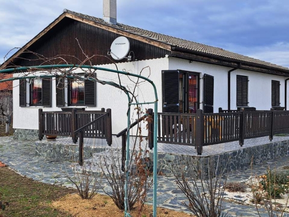 Къща в с. Красново, Област Пловдив - 190 кв.м за 438 €/кв.м - Снимка #1