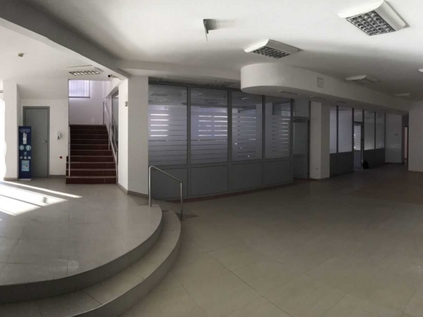 Дава се под наем Магазин в Пловдив, Център - 737 кв.м за 6942.12 € - Снимка #1