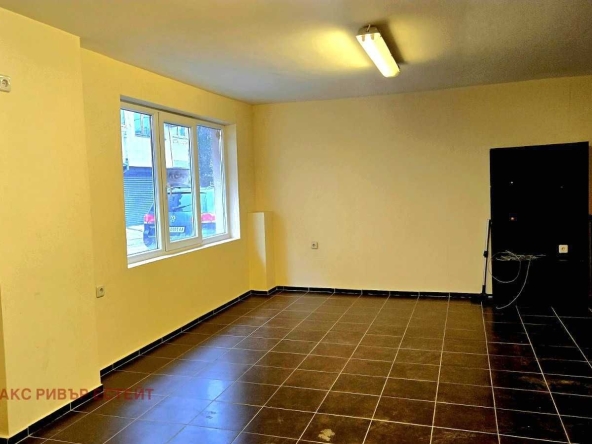 Офис в Русе, Ялта - 95 кв.м за 481 €/кв.м - Снимка #1