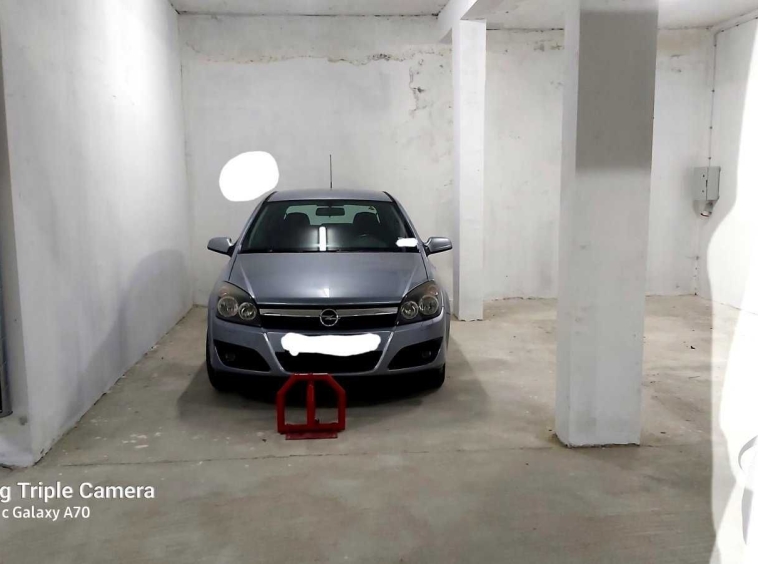 Дава се под наем Гараж / Паркомясто в Варна, Цветен квартал - 18 кв.м за 129.54 € - Снимка #1