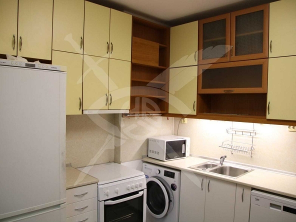 Дава се под наем Тристаен апартамент в Варна, Център - 55 кв.м за 598.23 € - Снимка #1