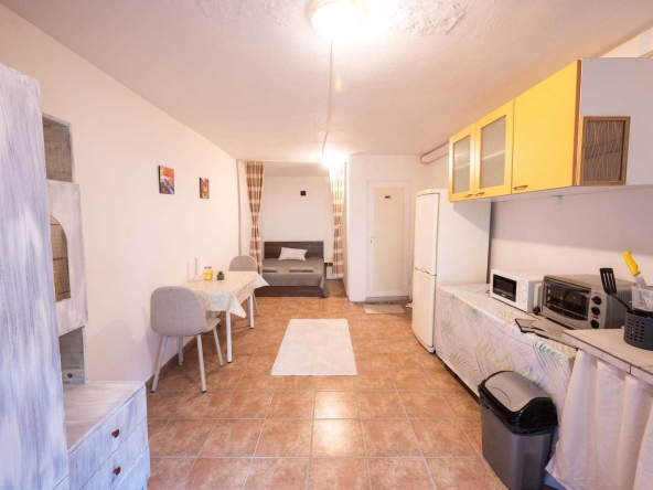 Дава се под наем Едностаен апартамент в Варна, Левски - 35 кв.м за 264.18 € - Снимка #1