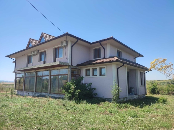 Хотел в Търговище, Вароша - 600 кв.м за 498 €/кв.м - Снимка #1