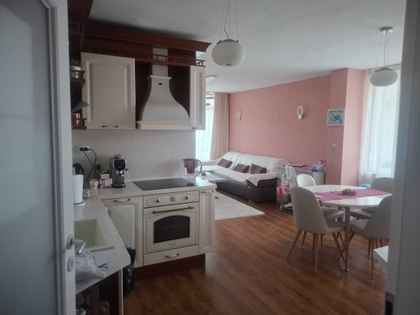 Дава се под наем Двустаен апартамент в Бургас, Център - 63 кв.м за 548.25 € - Снимка #1