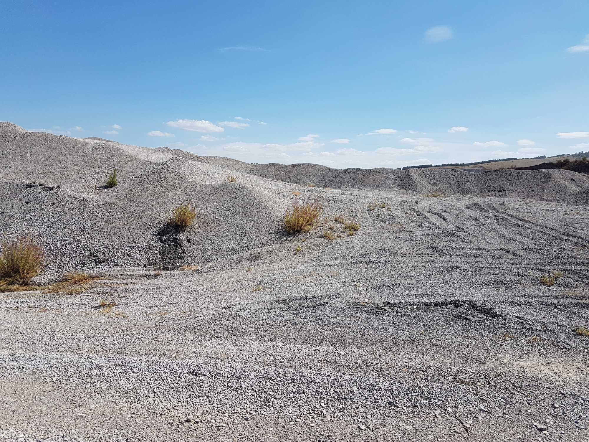 Дава се под наем Парцел в с. Студена, Област Перник - 70000 кв.м за 510 € - Снимка #1