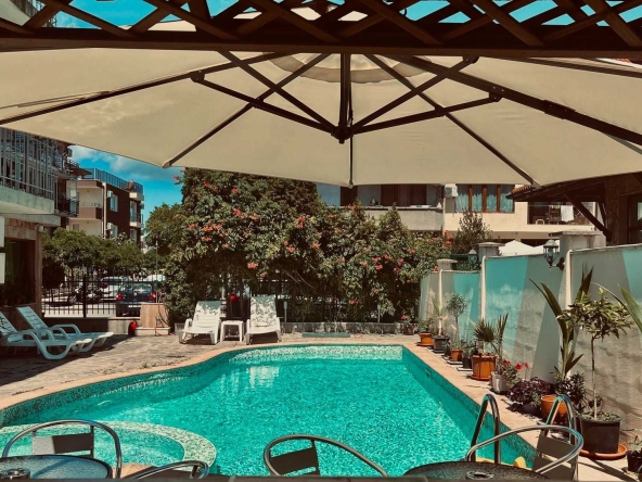 Хотел в Приморско - 1372 кв.м за 335 €/кв.м - Снимка #1