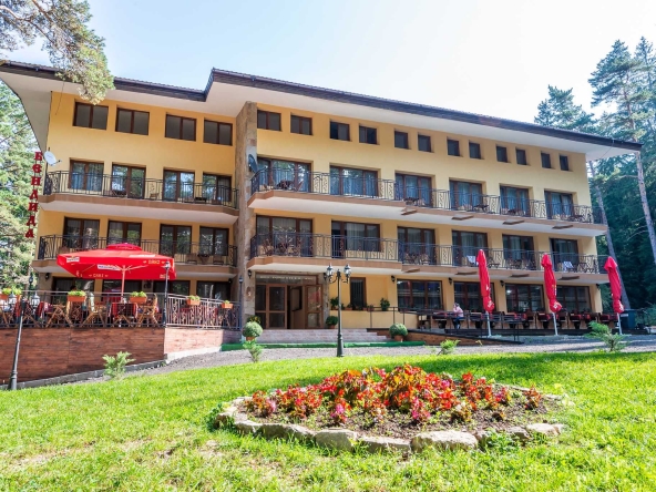 Хотел в с. Паничище, Област Кюстендил - 2250 кв.м за 567 €/кв.м - Снимка #1