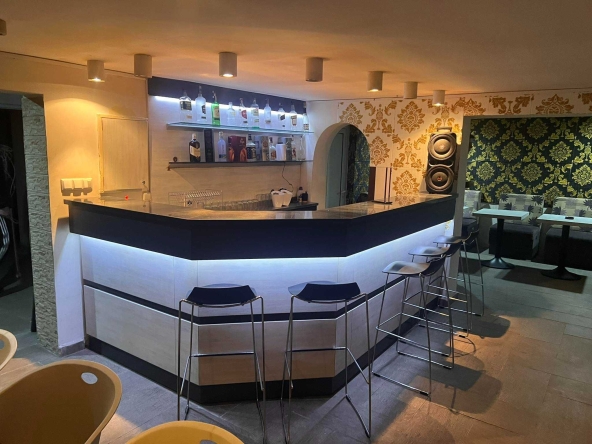 Дава се под наем Зала за събития в Варна, Колхозен пазар -  кв.м за 102 € - Снимка #1