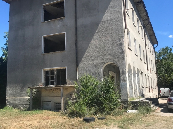 Хотел в Казанлък - 1344 кв.м за 220 €/кв.м - Снимка #1