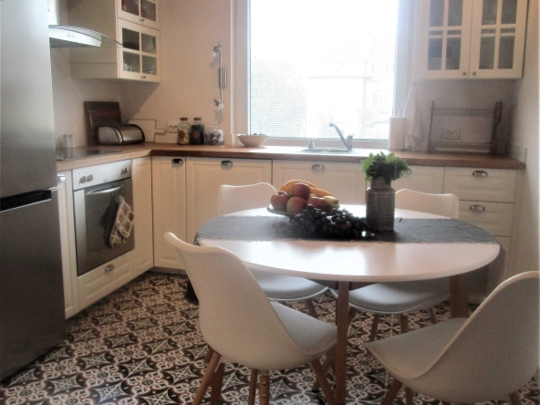 Дава се под наем Тристаен апартамент в Пловдив, Център - 80 кв.м за 548.25 € - Снимка #1