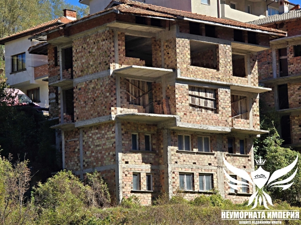 Къща в Смолян, Устово - 388 кв.м за 131 €/кв.м - Снимка #1