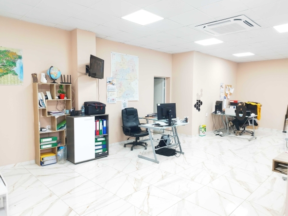 Дава се под наем Офис в Перник, Център - 120 кв.м за 1196.97 € - Снимка #1