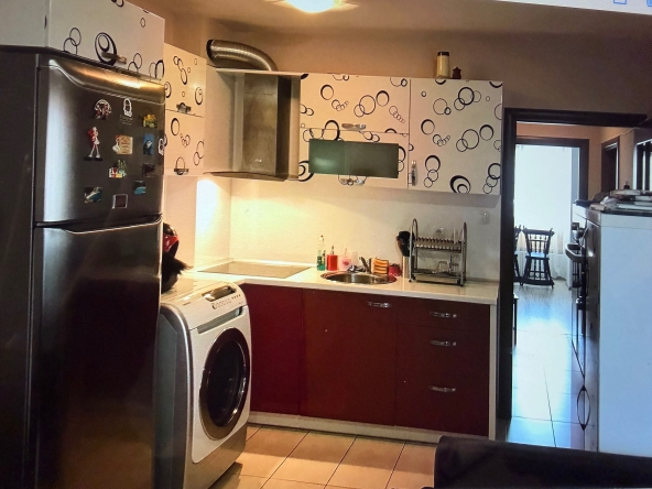 Дава се под наем Тристаен апартамент в Пловдив, Кършияка - 80 кв.м за 598.23 € - Снимка #1