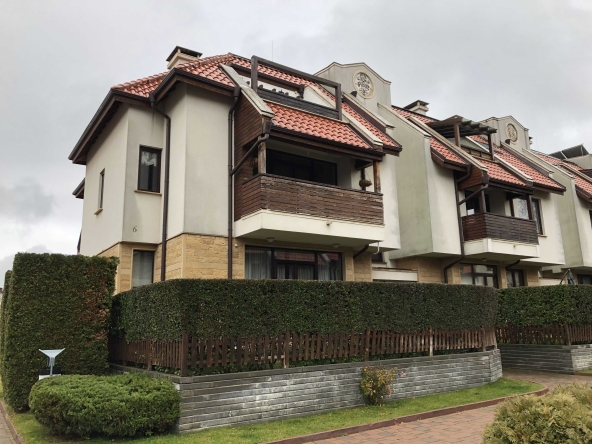 Дава се под наем Тристаен апартамент в с. Панчарево, Област София-град - 108 кв.м за 598.23 € - Снимка #1