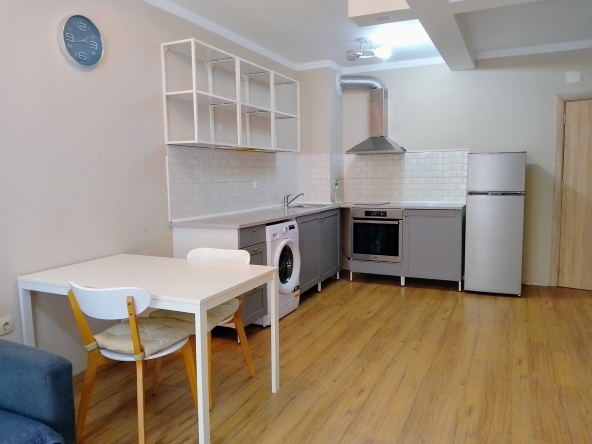 Дава се под наем Двустаен апартамент в Варна, Бриз - 100 кв.м за 498.27 € - Снимка #1