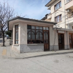 Дава се под наем Магазин в Карлово - 44 кв.м за 229.5 € - Снимка #1