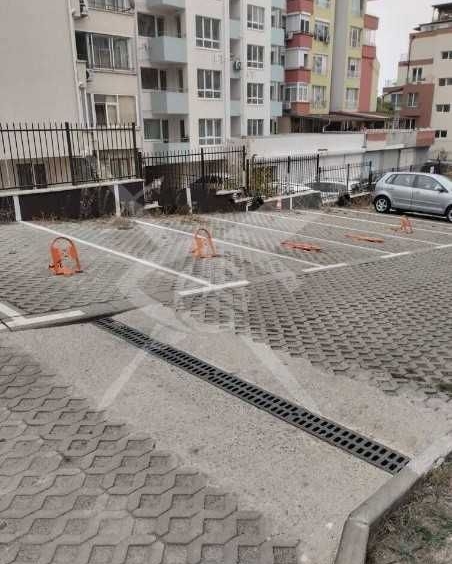 Дава се под наем Гараж / Паркомясто в Бургас, Меден рудник - зона Б - 60 кв.м за 52865.58 € - Снимка #1