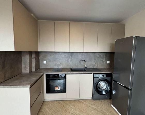 Дава се под наем Тристаен апартамент в Варна, Изгрев - 105 кв.м за 598.23 € - Снимка #1