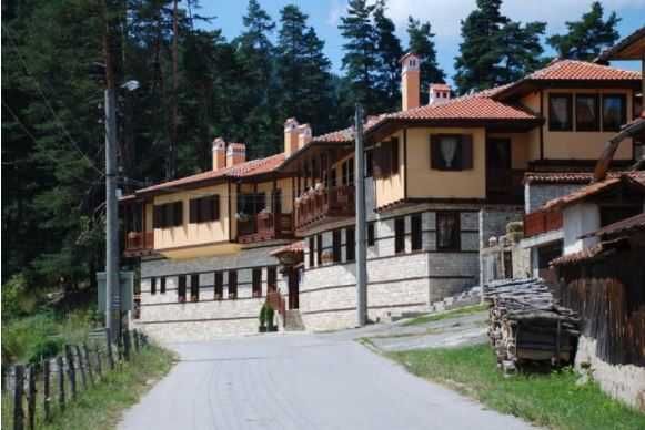 Хотел в Копривщица - 1200 кв.м за 255 €/кв.м - Снимка #1