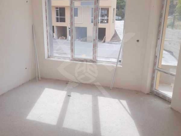 Тристаен апартамент в Бургас, Меден рудник - зона А - 140 кв.м за 401 €/кв.м - Снимка #1