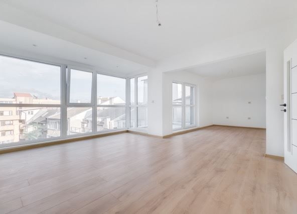 Двустаен апартамент в Варна, Център - 70 кв.м за 888 €/кв.м - Снимка #1