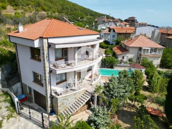 Къща в Свети Влас - 324 кв.м за 1223 €/кв.м - Снимка #1