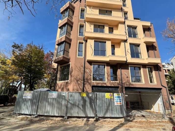 Дава се под наем Тристаен апартамент в Пловдив, Съдийски - 99 кв.м за 194506.86 € - Снимка #1