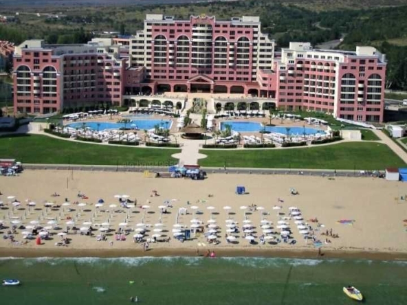 Двустаен апартамент в Несебър - 84 кв.м за 729 €/кв.м - Снимка #1