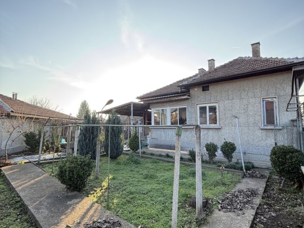 Къща в Левски - 122 кв.м за 343 €/кв.м - Снимка #1