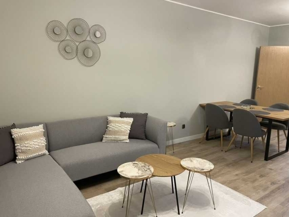 Дава се под наем Тристаен апартамент в София, Витоша - 80 кв.м за 698.19 € - Снимка #1