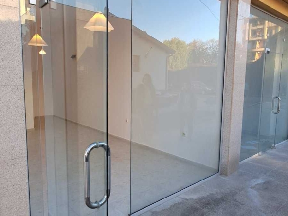 Дава се под наем Магазин в Хисаря - 25 кв.м за 248.88 € - Снимка #1