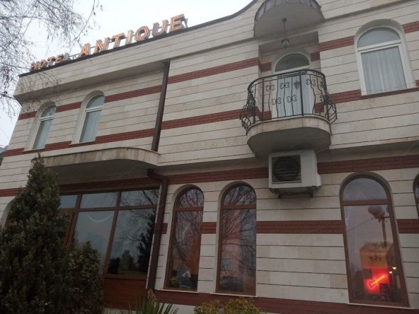 Хотел в Златица - 248 кв.м за 1501 €/кв.м - Снимка #1