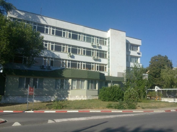 Дава се под наем Офис в Ямбол, Хале - 15 кв.м за 44.88 € - Снимка #1