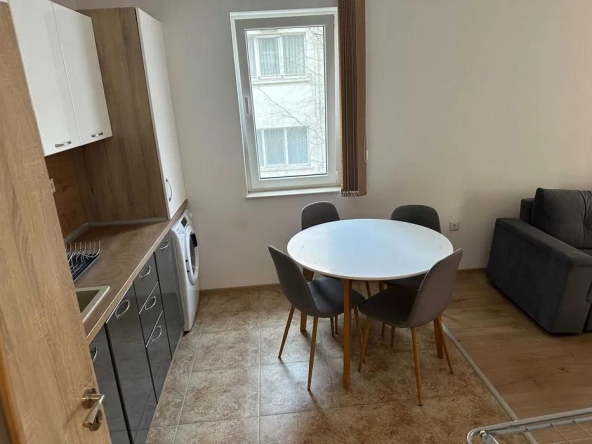 Дава се под наем Двустаен апартамент в Варна, Левски - 65 кв.м за 548.25 € - Снимка #1