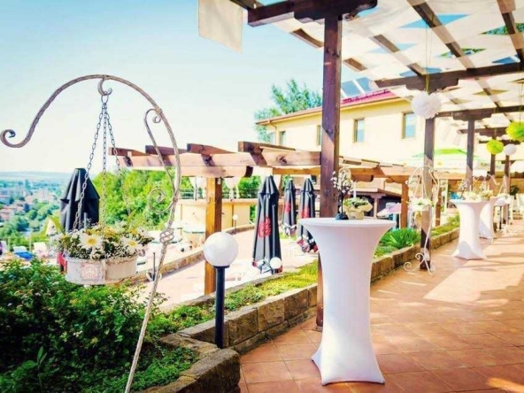 Хотел в Ловеч, Вароша - 1920 кв.м за 478 €/кв.м - Снимка #1