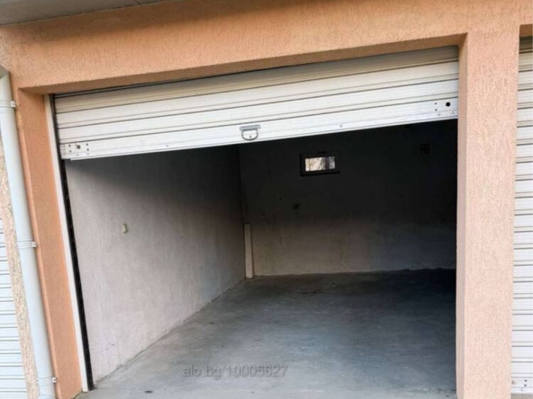 Дава се под наем Гараж / Паркомясто в Сливен, Сини камъни - 15 кв.м за 79.56 € - Снимка #1