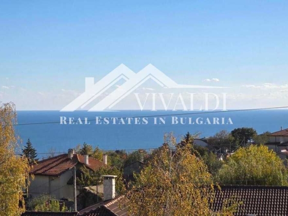 Тристаен апартамент в Варна, Център - 95 кв.м за 1557 €/кв.м - Снимка #1