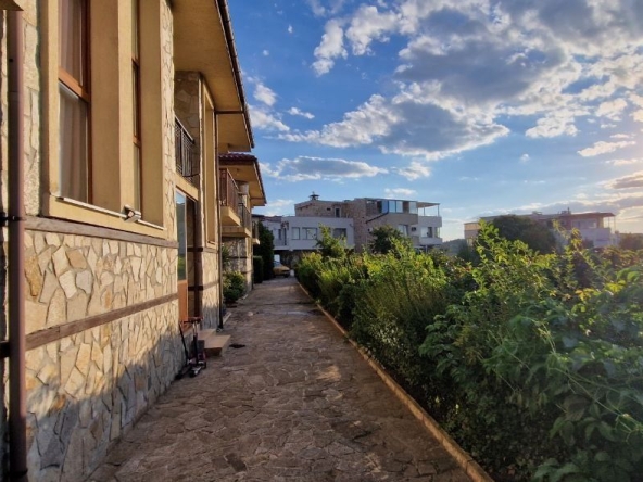 Дава се под наем Къща в Созопол - 100 кв.м за 498.27 € - Снимка #1