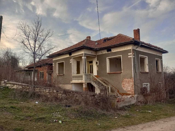 Къща в с. Славяни, Област Ловеч - 83 кв.м за 80 €/кв.м - Снимка #1