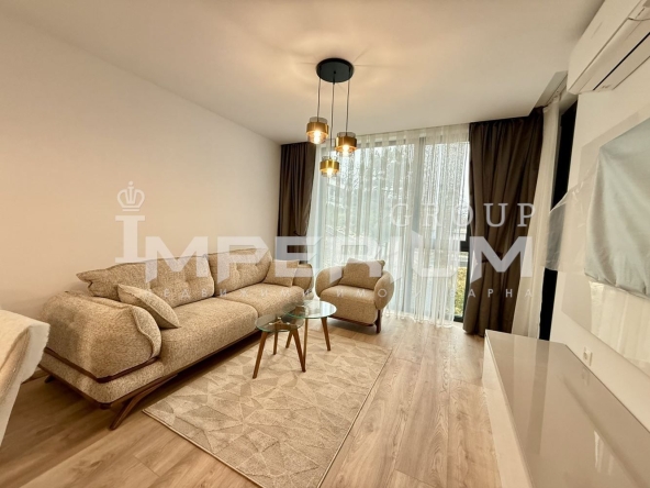 Дава се под наем Тристаен апартамент в к.к. Св.Св. Константин и Елена - 100 кв.м за 1994.61 € - Снимка #1