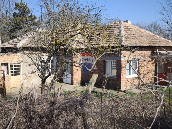 Къща в с. Спасово, Област Добрич - 120 кв.м за 125 €/кв.м - Снимка #1