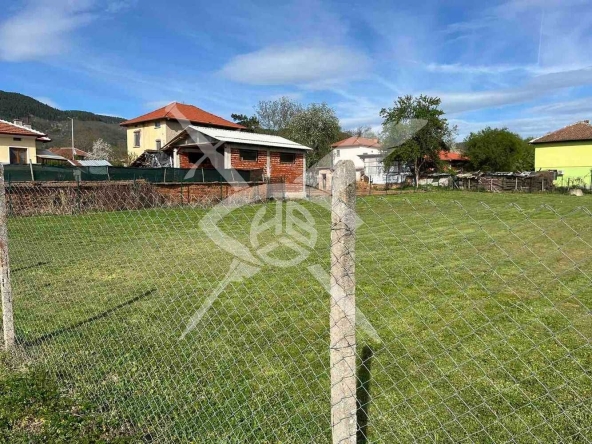 Парцел в с. Разлив, Област София-област - 1027 кв.м за 38 €/кв.м - Снимка #1