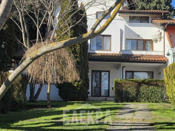 Къща в Варна, Център - 168 кв.м за 425 €/кв.м - Снимка #1