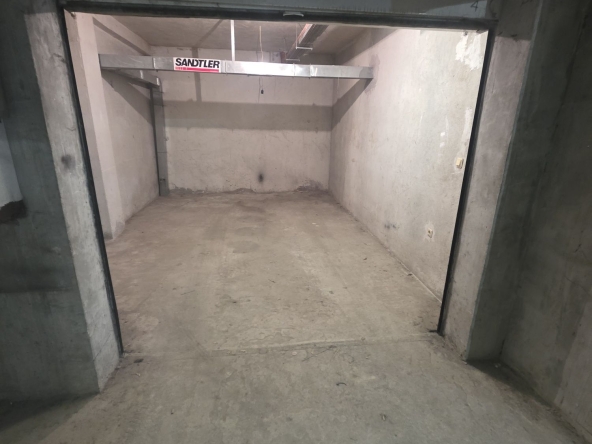 Дава се под наем Гараж / Паркомясто в София, Изток - 30 кв.м за 199.41 € - Снимка #1