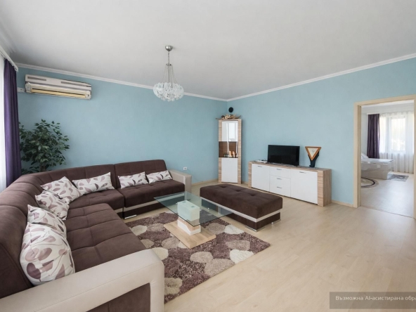 Дава се под наем Тристаен апартамент в Варна, Автогара - 100 кв.м за 747.66 € - Снимка #1