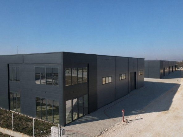 Дава се под наем Хотел в Пловдив, Южен - 450 кв.м за 2393.43 € - Снимка #1