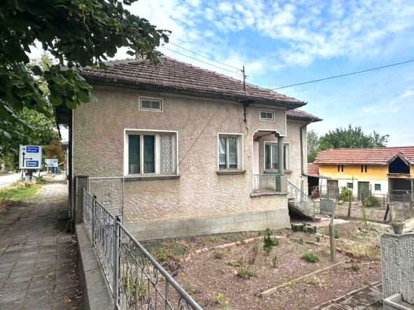 Къща в с. Деков, Област Плевен - 164 кв.м за 47 €/кв.м - Снимка #1