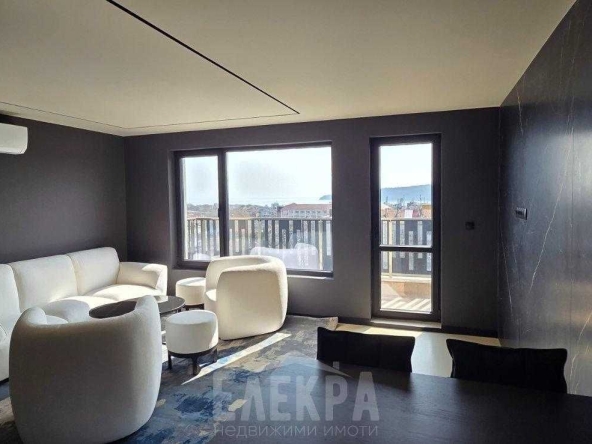 Двустаен апартамент в Варна, Център - 112 кв.м за 1316 €/кв.м - Снимка #1