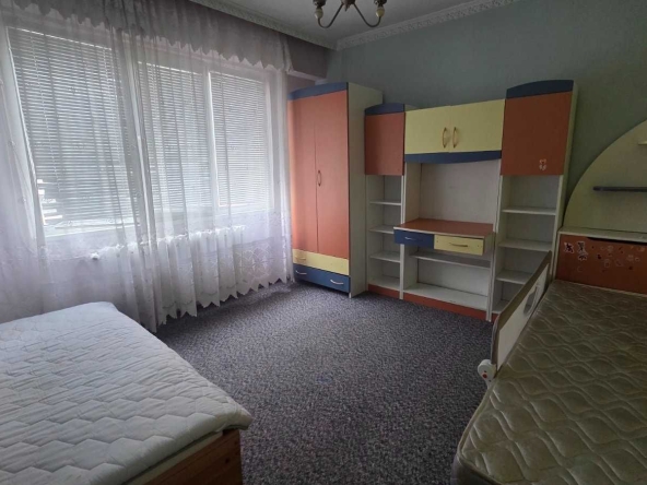 Дава се под наем Тристаен апартамент в Елин Пелин - 80 кв.м за 448.8 € - Снимка #1