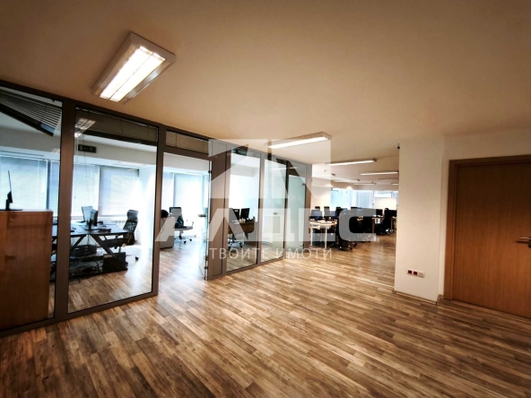 Дава се под наем Офис в София, Младост 4 - 336 кв.м за 2090.49 € - Снимка #1